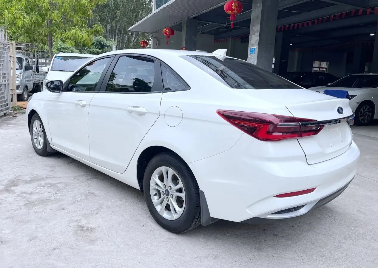 2021 Ford Escort 1.5L 122HP L3 6AT,autocango,china used car exporter,china ev exporter,chinese used car exporter,chinese used ev exporter