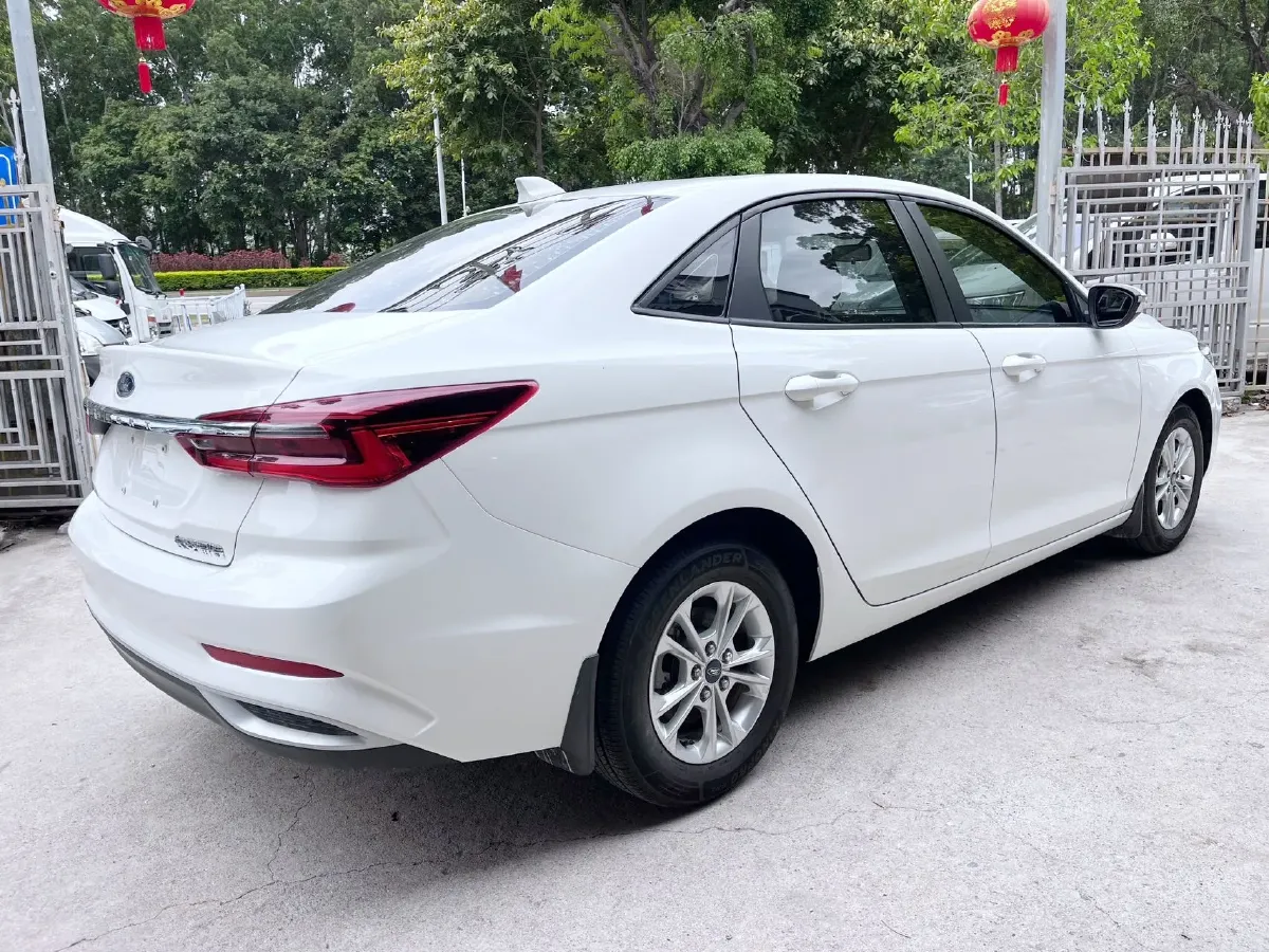 2021 Ford Escort 1.5L 122HP L3 6AT,autocango,china used car exporter,china ev exporter,chinese used car exporter,chinese used ev exporter
