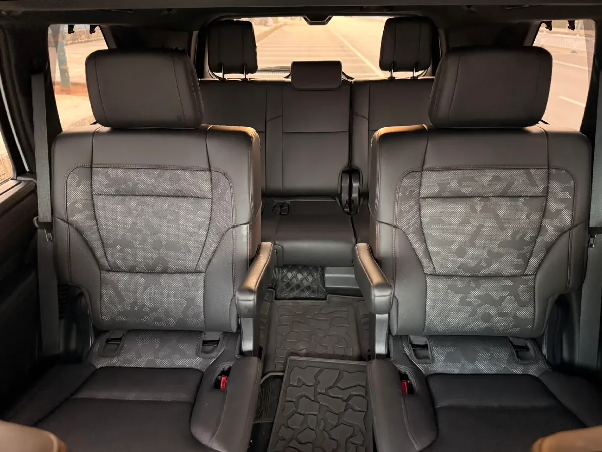 2023 HongQi H5 1.8T 197HP L4 8AT,autocango,china used car exporter,china ev exporter,chinese used car exporter,chinese used ev exporter