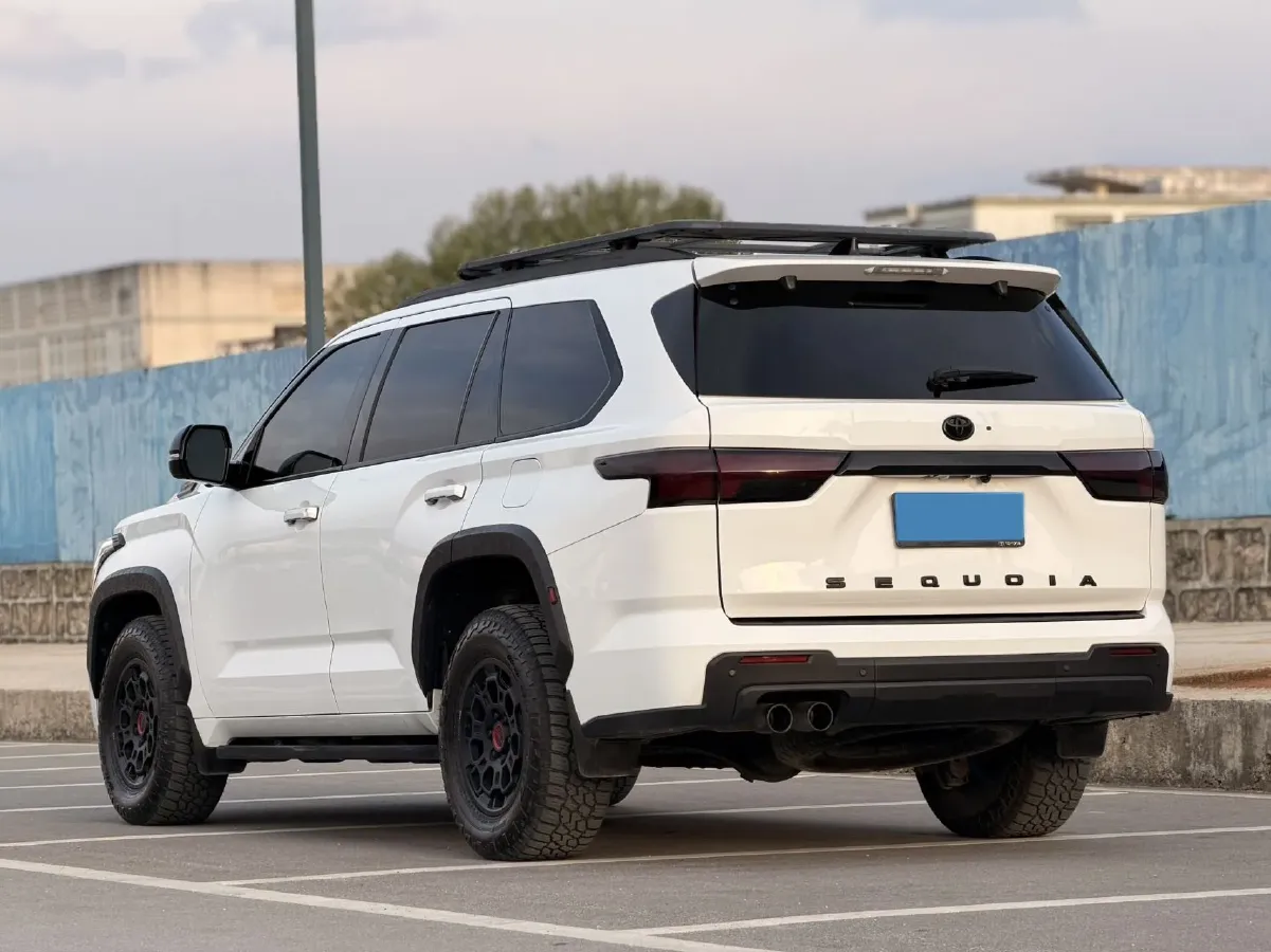 2023 HongQi H5 1.8T 197HP L4 8AT,autocango,china used car exporter,china ev exporter,chinese used car exporter,chinese used ev exporter