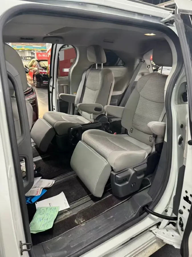2023 Toyota Sienna 2.5L 189HP L4 E-CVT Hybrid,autocango,china used car exporter,china ev exporter,chinese used car exporter,chinese used ev exporter