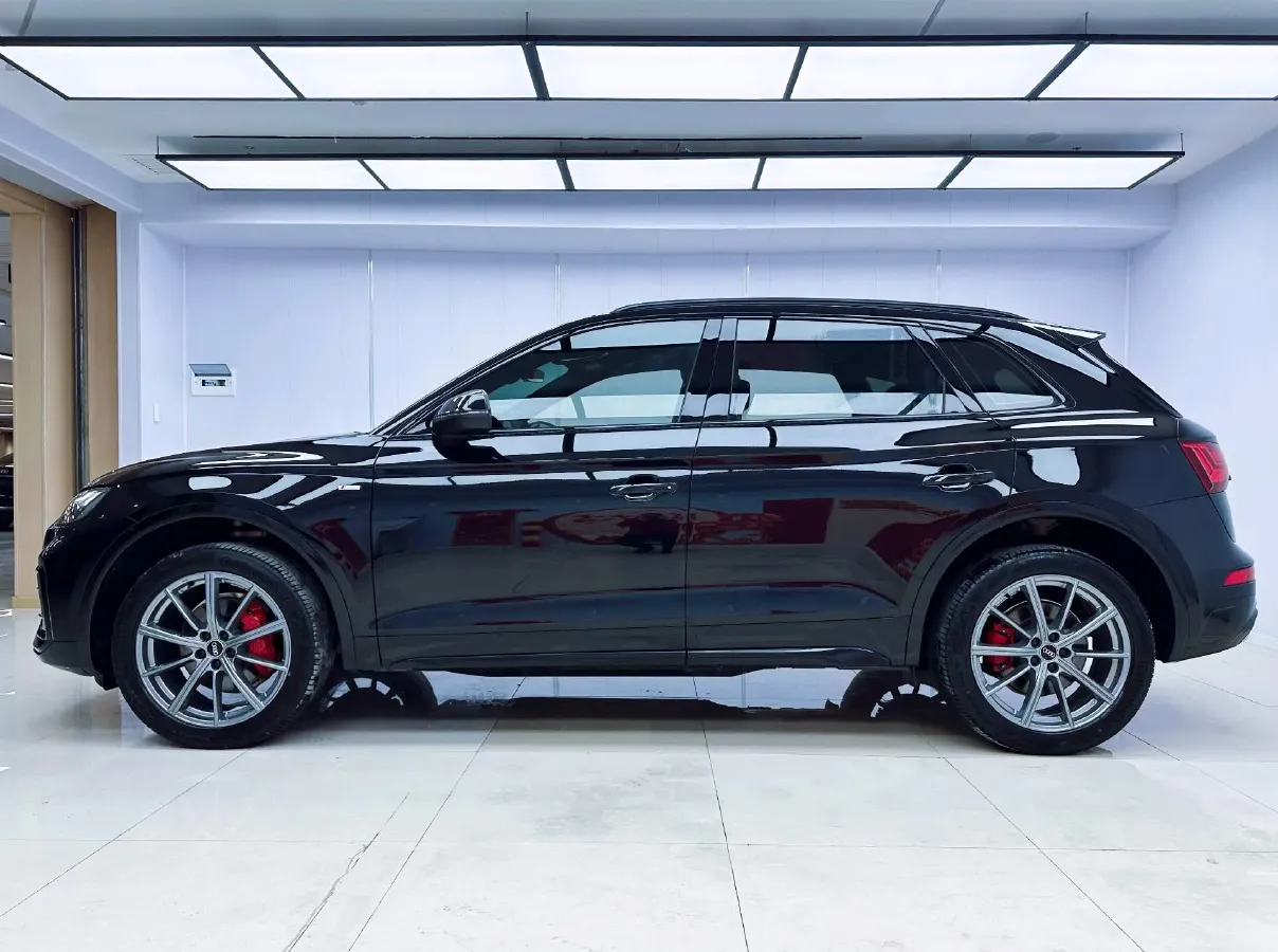 2024 Audi Q5L 2.0T 245HP L4 7DCT,autocango,china used car exporter,china ev exporter,chinese used car exporter,chinese used ev exporter