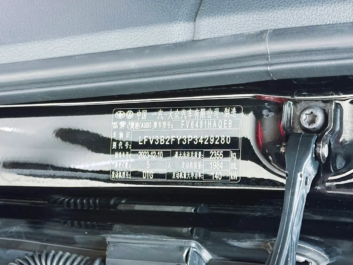 2024 Audi Q5L 2.0T 245HP L4 7DCT,autocango,china used car exporter,china ev exporter,chinese used car exporter,chinese used ev exporter