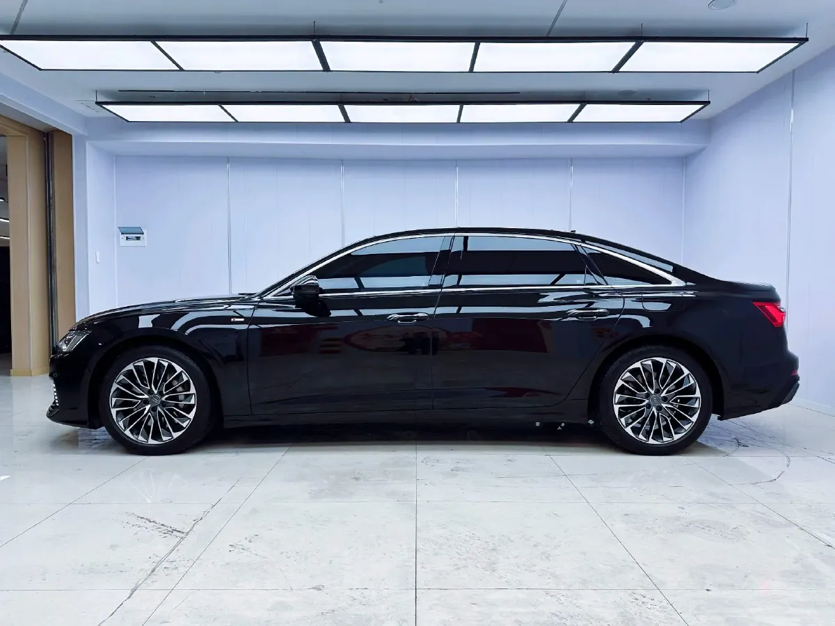 2020 Audi A6L 2.0T 252HP L4 7DCT PHEV 14.1KWH,autocango,china used car exporter,china ev exporter,chinese used car exporter,chinese used ev exporter