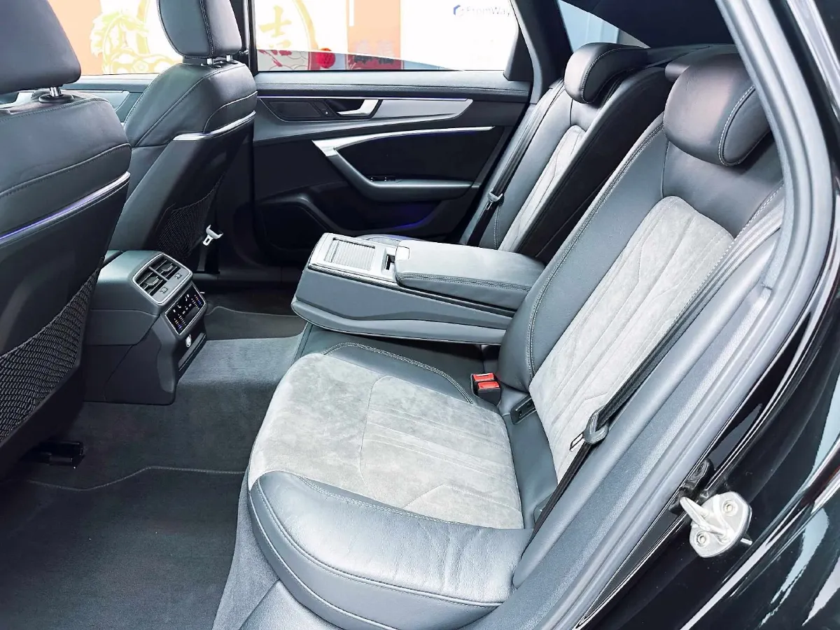 2020 Audi A6L 2.0T 252HP L4 7DCT PHEV 14.1KWH,autocango,china used car exporter,china ev exporter,chinese used car exporter,chinese used ev exporter