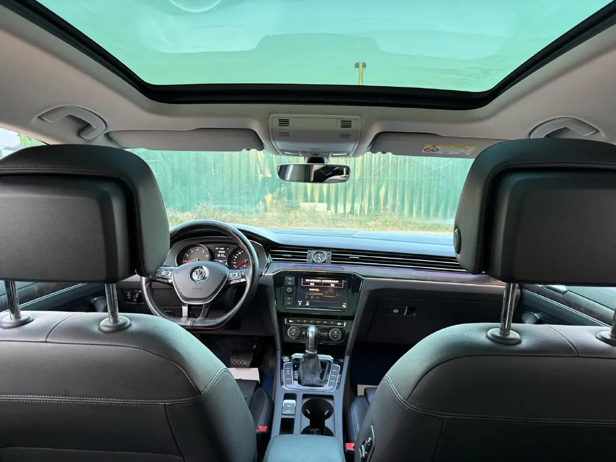 2019 Volkswagen Magotan 2.0T 186HP L4 7DCT,autocango,china used car exporter,china ev exporter,chinese used car exporter,chinese used ev exporter