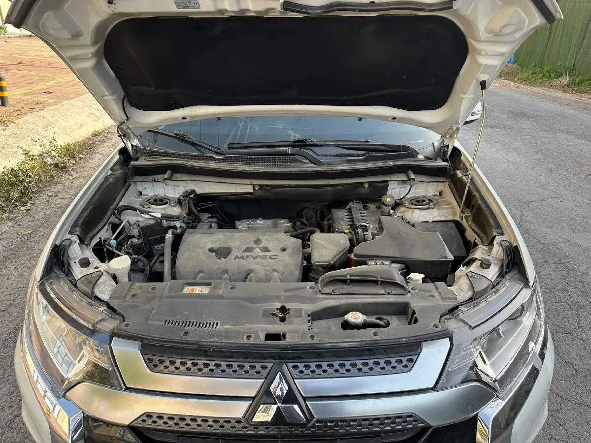 2021 Mitsubishi Outlander 2.0L 166HP L4 CVT,autocango,china used car exporter,china ev exporter,chinese used car exporter,chinese used ev exporter