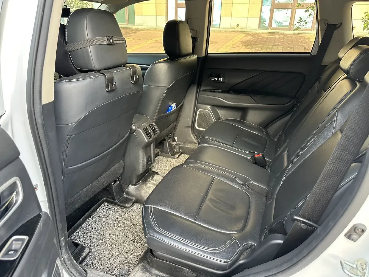 2021 Mitsubishi Outlander 2.0L 166HP L4 CVT,autocango,china used car exporter,china ev exporter,chinese used car exporter,chinese used ev exporter