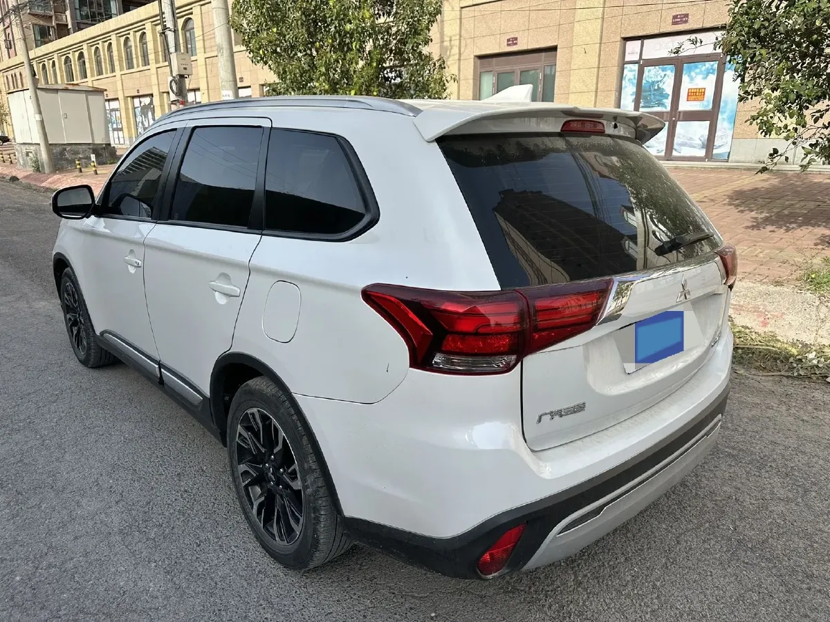 2021 Mitsubishi Outlander 2.0L 166HP L4 CVT,autocango,china used car exporter,china ev exporter,chinese used car exporter,chinese used ev exporter