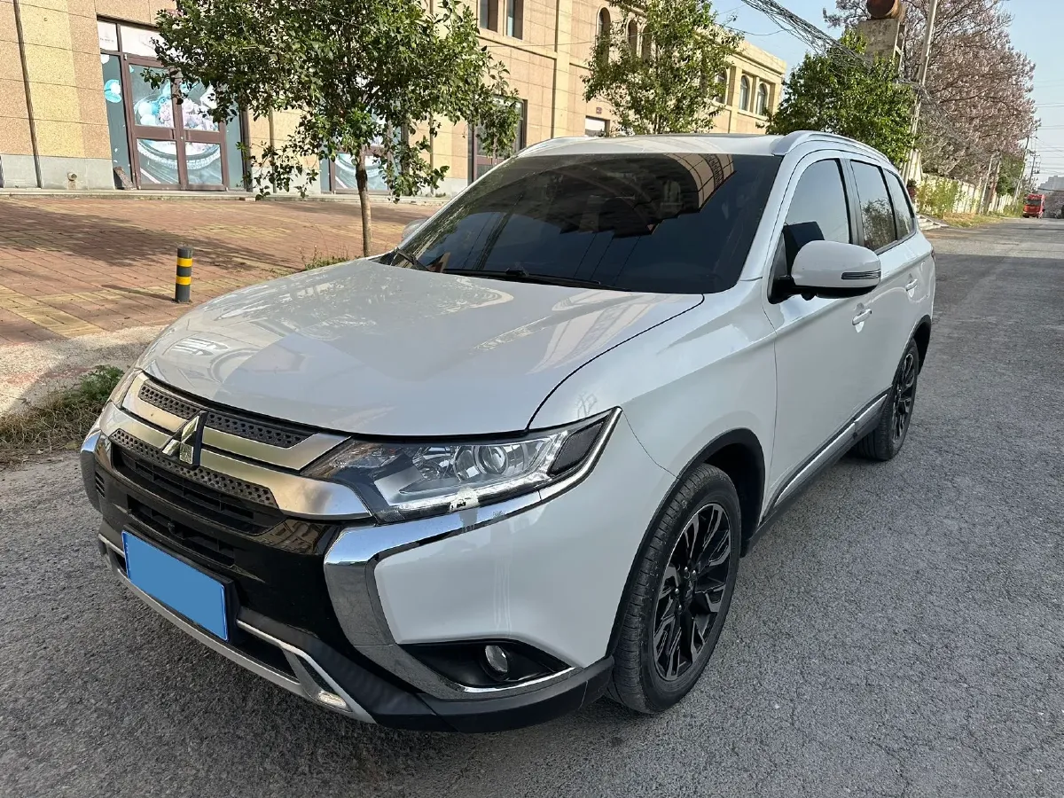 2021 Mitsubishi Outlander 2.0L 166HP L4 CVT,autocango,china used car exporter,china ev exporter,chinese used car exporter,chinese used ev exporter