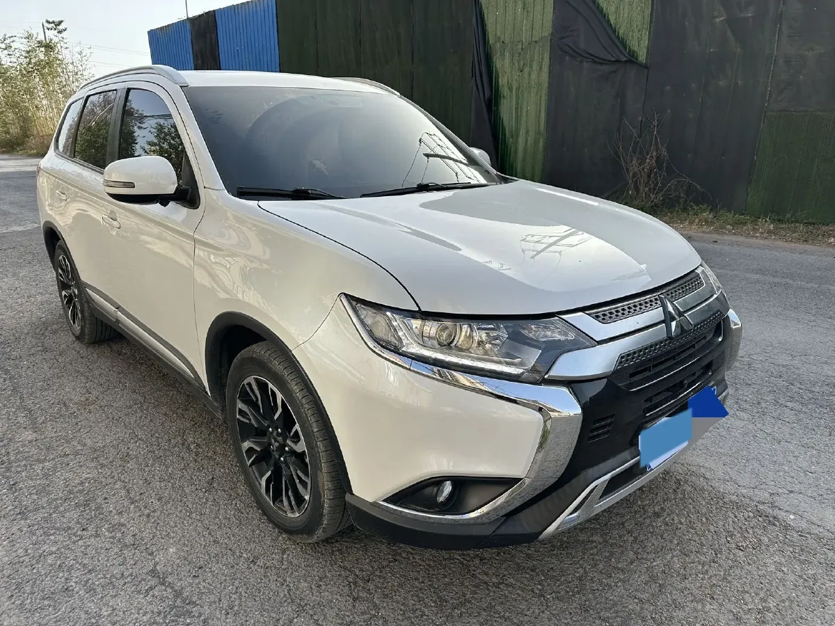 2021 Mitsubishi Outlander 2.0L 166HP L4 CVT,autocango,china used car exporter,china ev exporter,chinese used car exporter,chinese used ev exporter