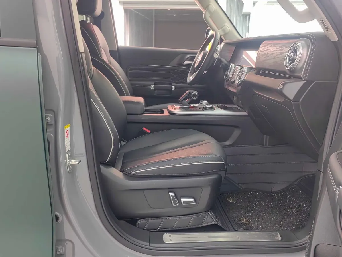 2024 Tank 300 2.0T 227HP L4 8AT,autocango,china used car exporter,china ev exporter,chinese used car exporter,chinese used ev exporter