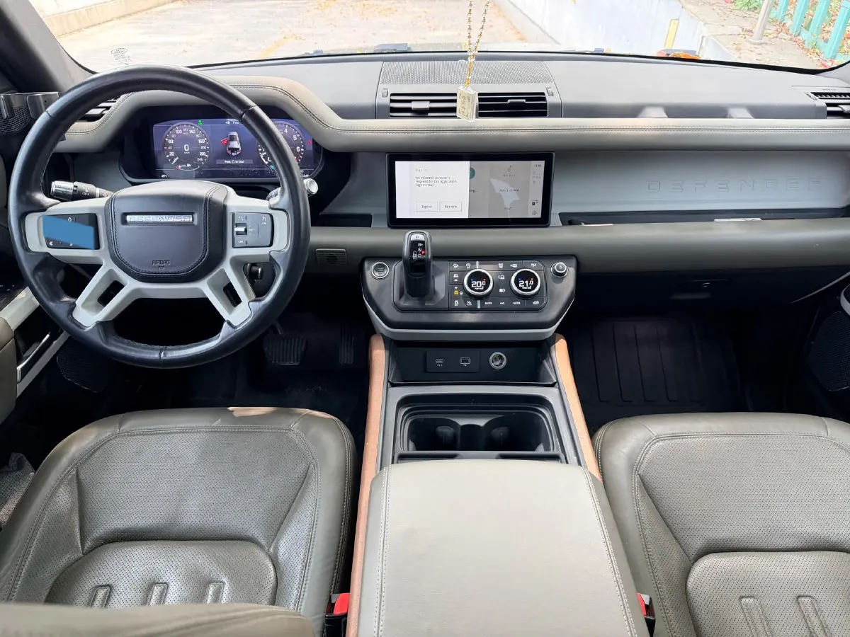 2020 Land Rover Defender 3.0T 400HP L6 8AT,autocango,china used car exporter,china ev exporter,chinese used car exporter,chinese used ev exporter