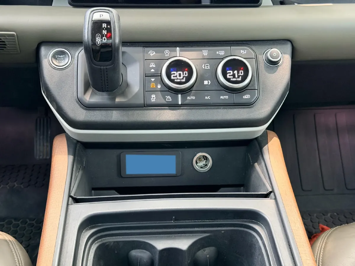 2020 Land Rover Defender 3.0T 400HP L6 8AT,autocango,china used car exporter,china ev exporter,chinese used car exporter,chinese used ev exporter