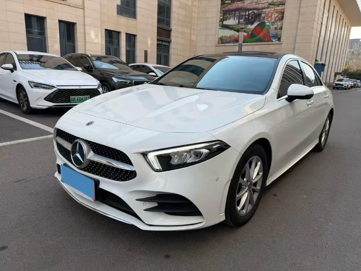 2022 Mercedes-Benz A Class 1.3T 163HP L4 7DCT,autocango,china used car exporter,china ev exporter,chinese used car exporter,chinese used ev exporter
