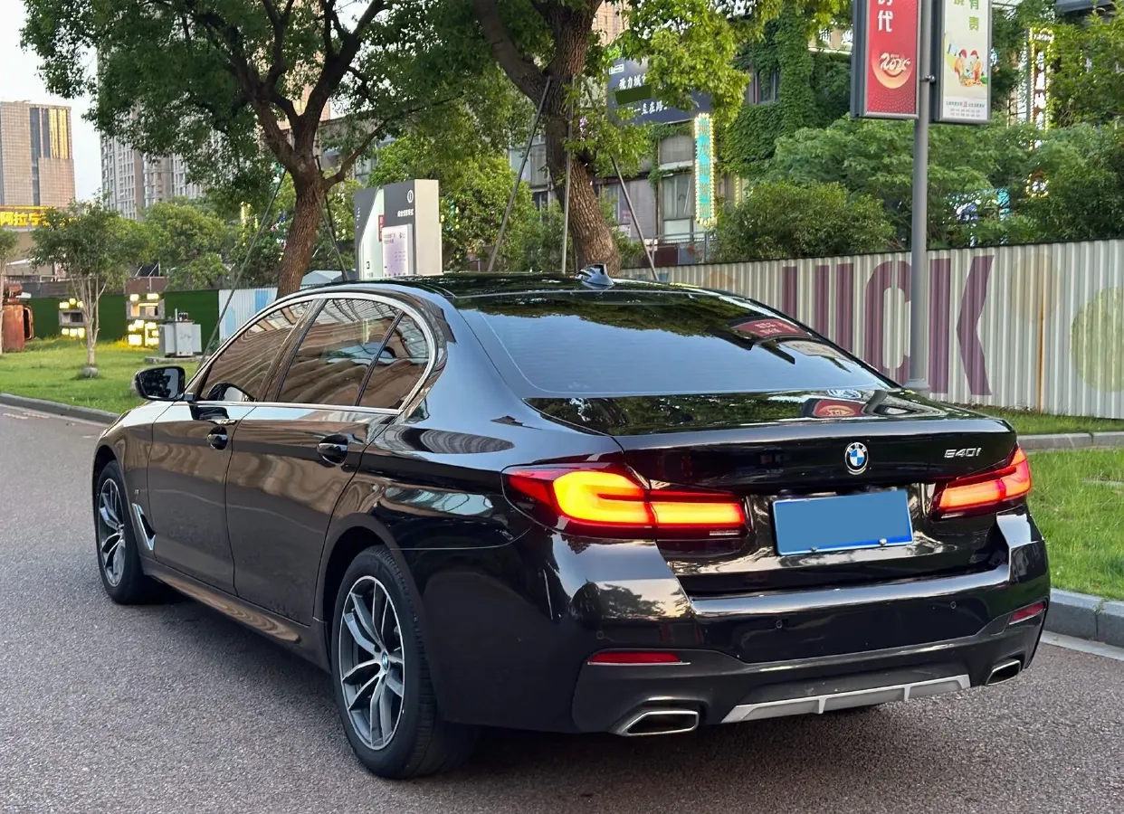 2022 BMW 5 Series 2.0T 184HP L4 8AT,autocango,china used car exporter,china ev exporter,chinese used car exporter,chinese used ev exporter