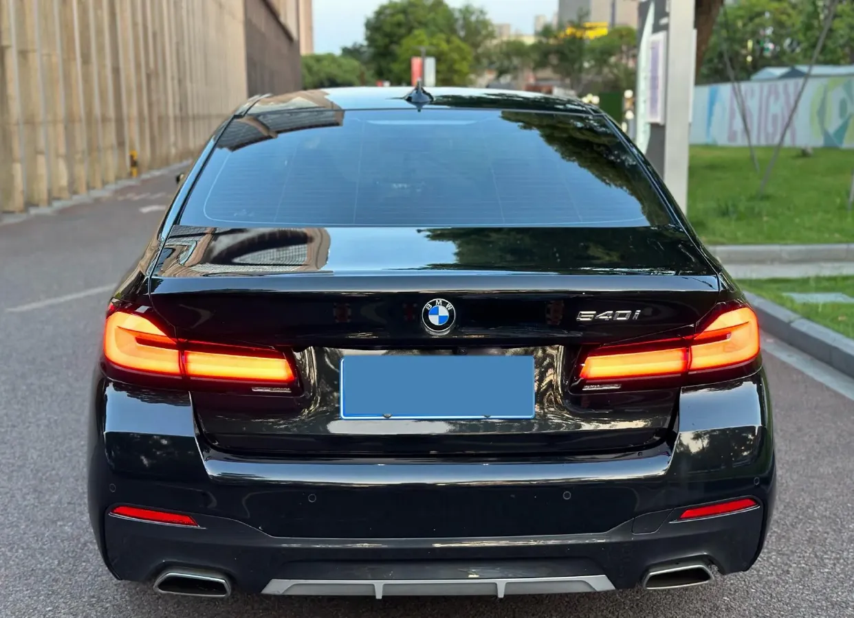 2022 BMW 5 Series 2.0T 184HP L4 8AT,autocango,china used car exporter,china ev exporter,chinese used car exporter,chinese used ev exporter