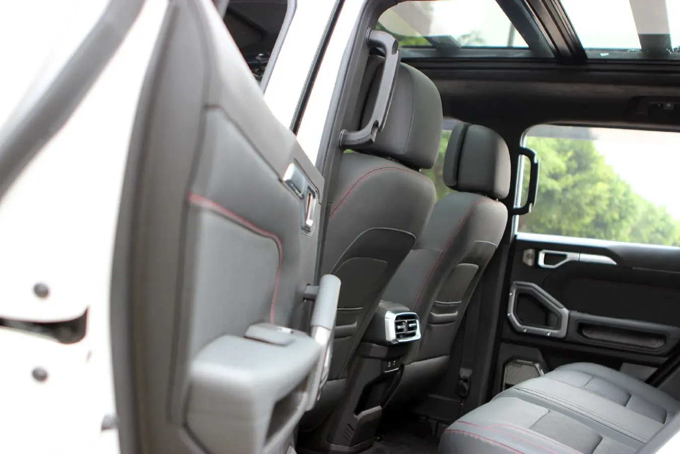 2025 Jetour Traveller 2.0T 254HP L4 7DCT,autocango,china used car exporter,china ev exporter,chinese used car exporter,chinese used ev exporter