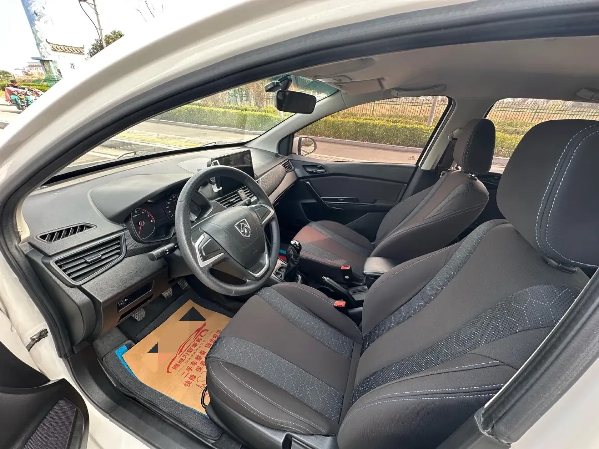 2016 BaoJun 310 1.2L 82HP L4 5MT,autocango,china used car exporter,china ev exporter,chinese used car exporter,chinese used ev exporter