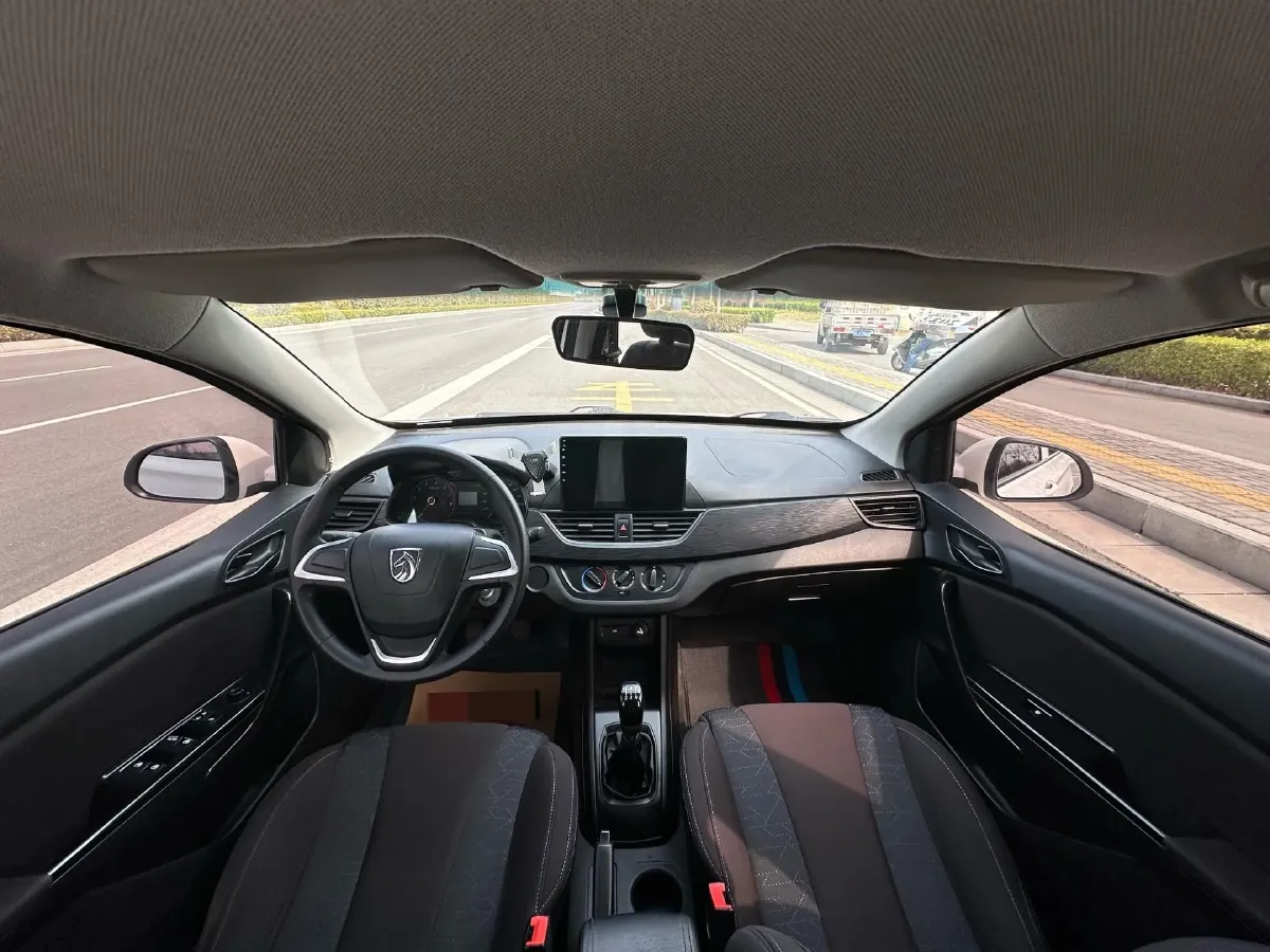 2016 BaoJun 310 1.2L 82HP L4 5MT,autocango,china used car exporter,china ev exporter,chinese used car exporter,chinese used ev exporter