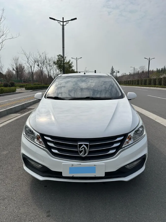 2016 BaoJun 310 1.2L 82HP L4 5MT,autocango,china used car exporter,china ev exporter,chinese used car exporter,chinese used ev exporter