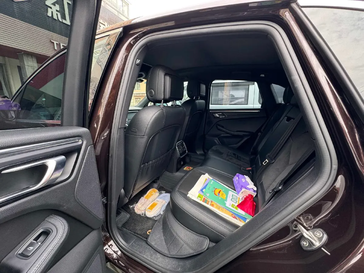 2018 Porsche Macan 2.0T 252HP L4 7DCT,autocango,china used car exporter,china ev exporter,chinese used car exporter,chinese used ev exporter