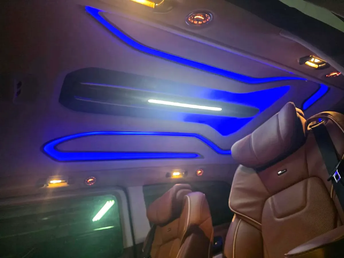 2022 Mercedes-Benz V Class 2.0T 211HP L4 9AT,autocango,china used car exporter,china ev exporter,chinese used car exporter,chinese used ev exporter