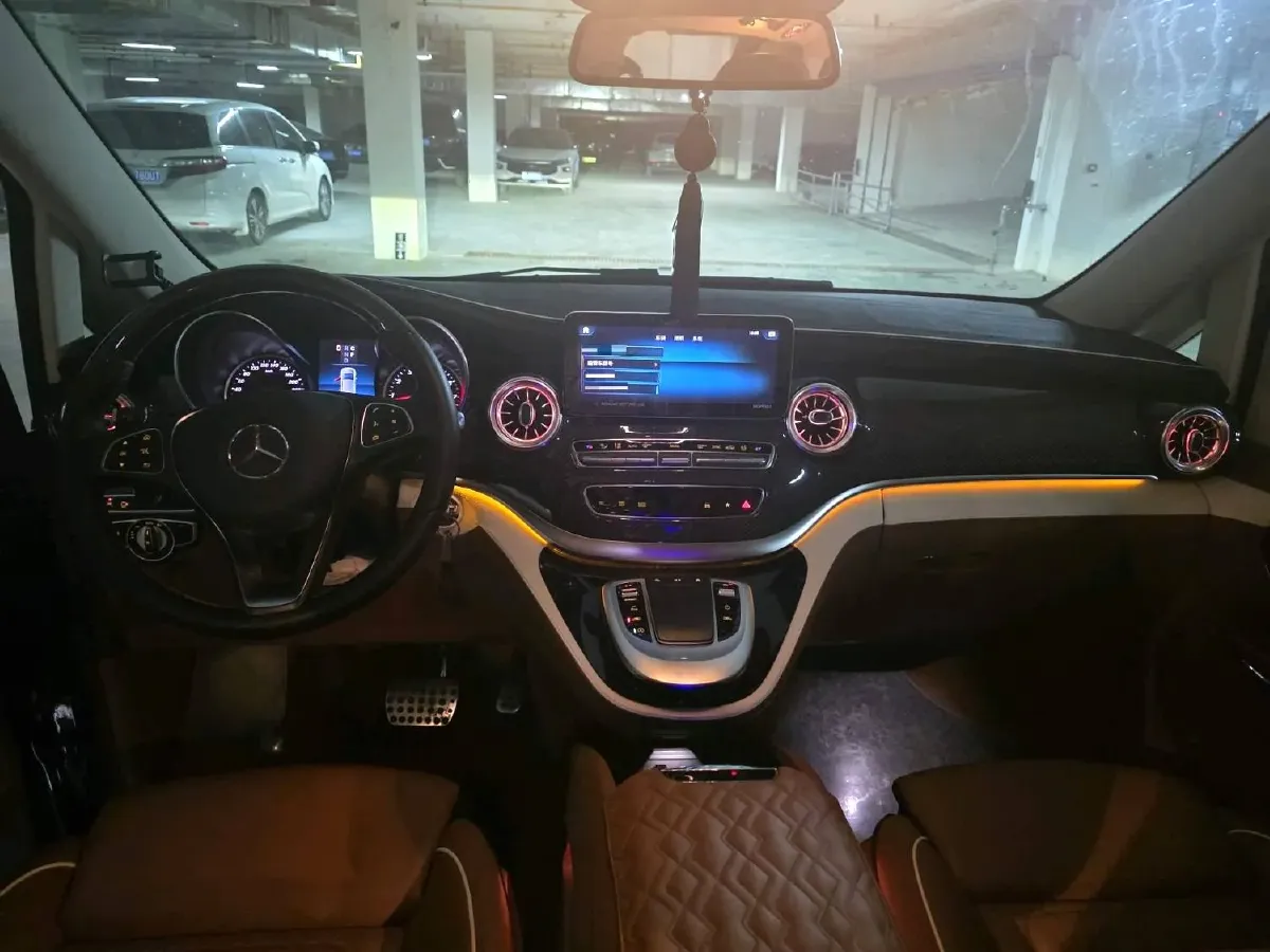 2022 Mercedes-Benz V Class 2.0T 211HP L4 9AT,autocango,china used car exporter,china ev exporter,chinese used car exporter,chinese used ev exporter