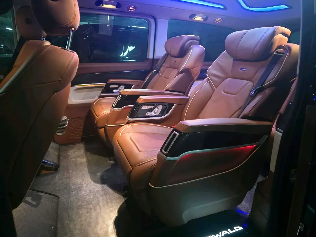 2022 Mercedes-Benz V Class 2.0T 211HP L4 9AT,autocango,china used car exporter,china ev exporter,chinese used car exporter,chinese used ev exporter