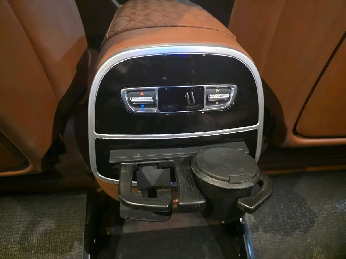 2022 Mercedes-Benz V Class 2.0T 211HP L4 9AT,autocango,china used car exporter,china ev exporter,chinese used car exporter,chinese used ev exporter