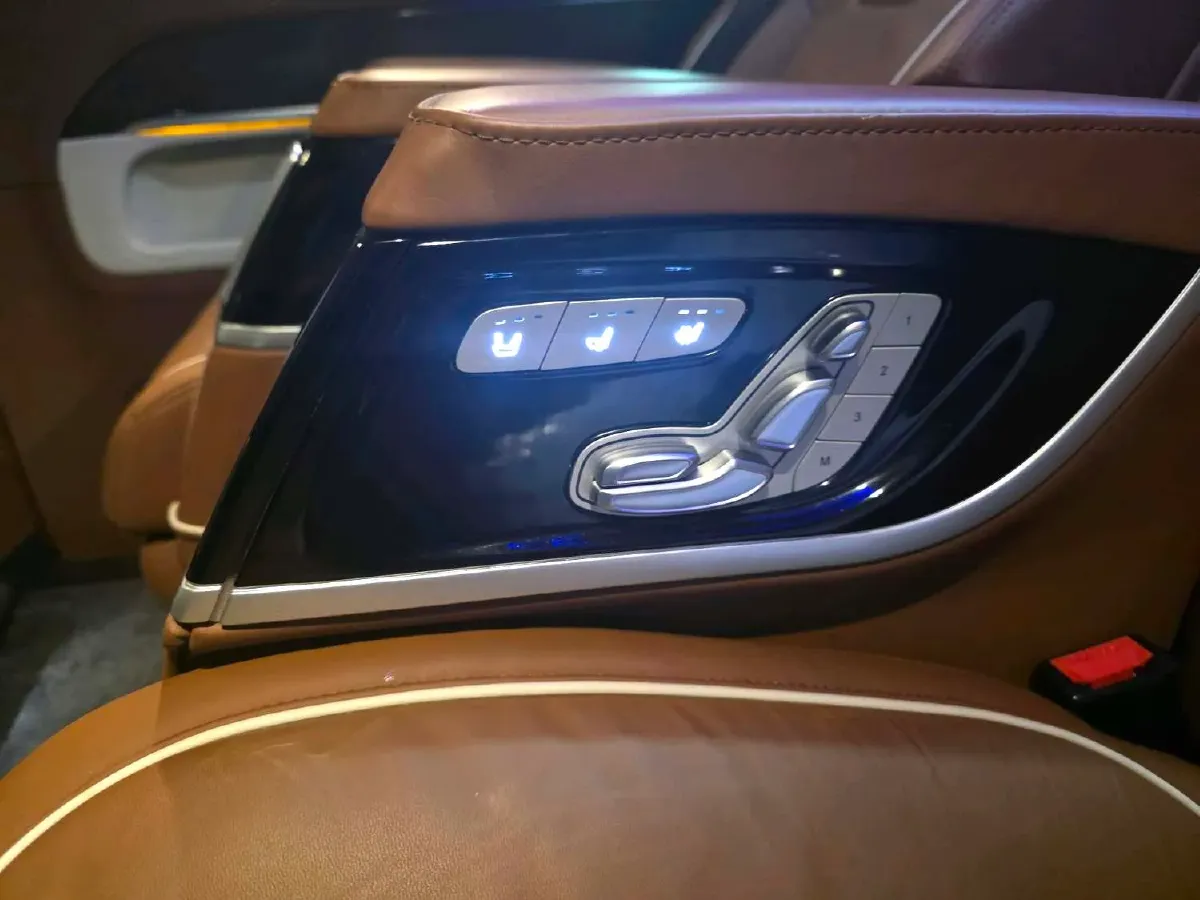 2022 Mercedes-Benz V Class 2.0T 211HP L4 9AT,autocango,china used car exporter,china ev exporter,chinese used car exporter,chinese used ev exporter