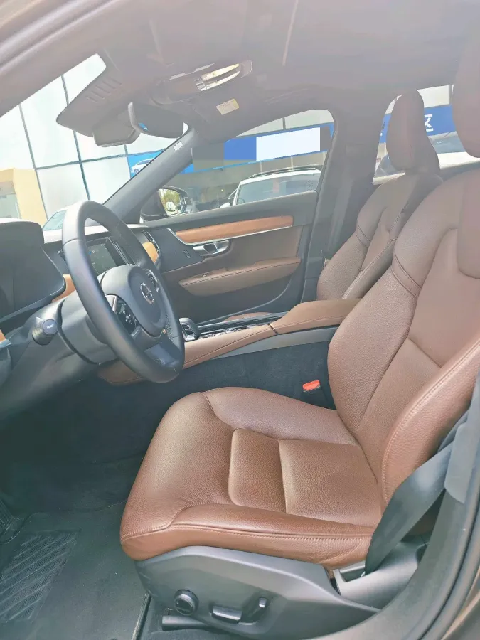 2024 Volvo S90 2.0T 250HP L4 8AT,autocango,china used car exporter,china ev exporter,chinese used car exporter,chinese used ev exporter