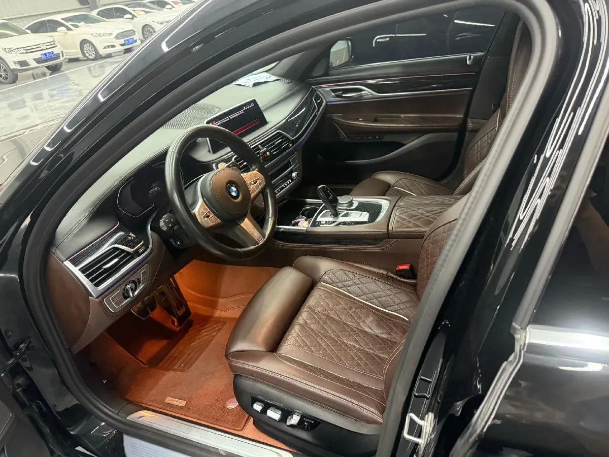 2022 BMW 7 Series 3.0T 340HP L6 8AT,autocango,china used car exporter,china ev exporter,chinese used car exporter,chinese used ev exporter