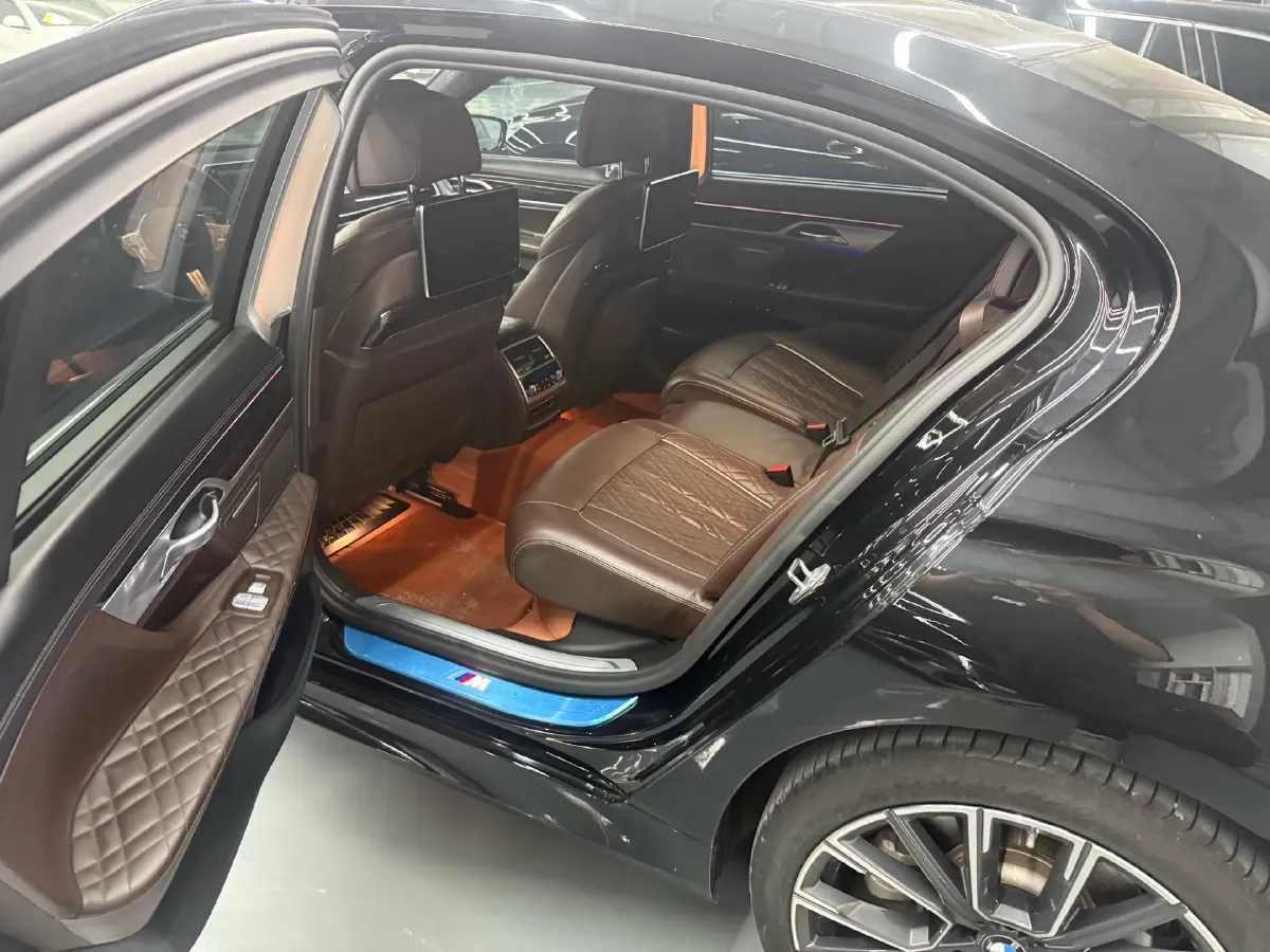 2022 BMW 7 Series 3.0T 340HP L6 8AT,autocango,china used car exporter,china ev exporter,chinese used car exporter,chinese used ev exporter