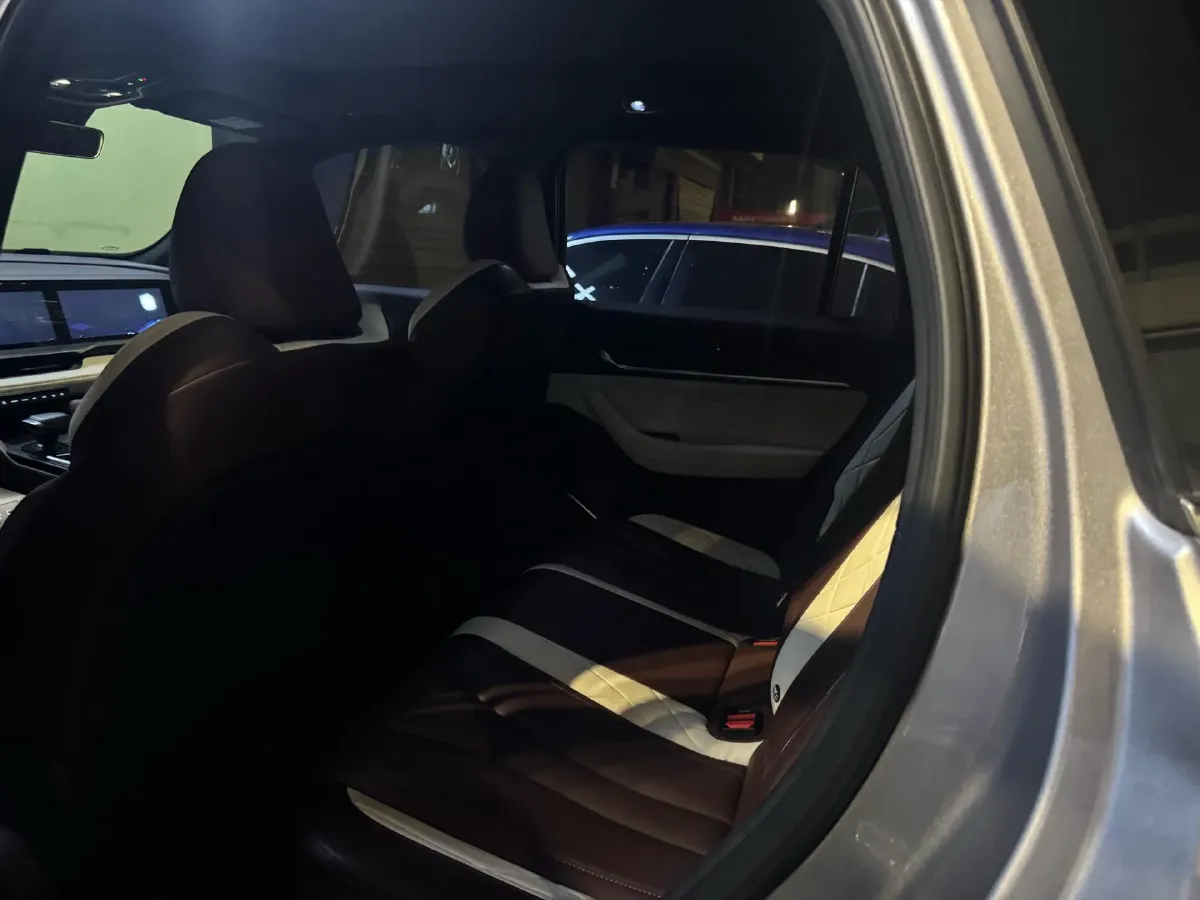 2021 Geely Monjaro 2.0T 218HP L4 7DCT,autocango,china used car exporter,china ev exporter,chinese used car exporter,chinese used ev exporter