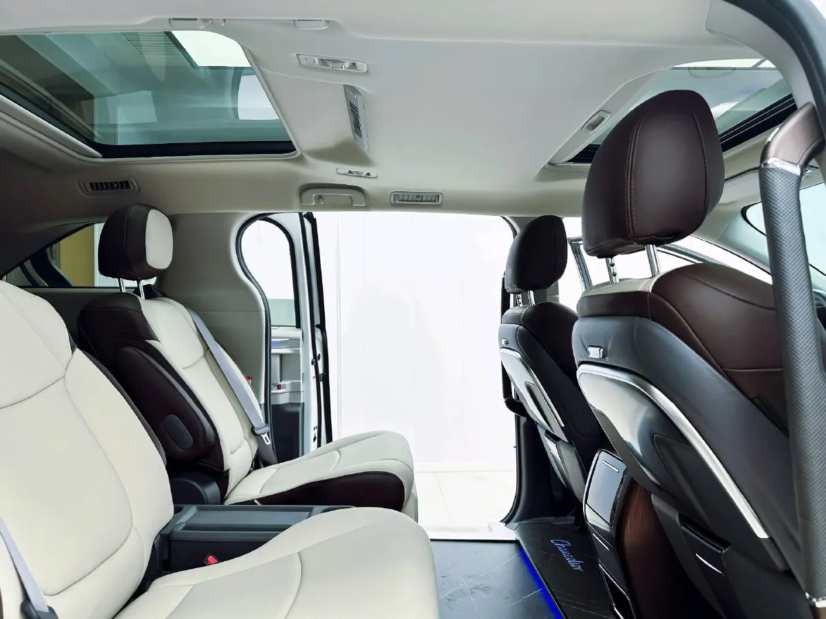 2024 Toyota Granvia 2.5L 189HP L4 E-CVT Hybrid,autocango,china used car exporter,china ev exporter,chinese used car exporter,chinese used ev exporter