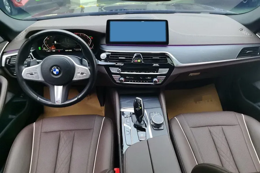 2022 BMW 5 Series 2.0T 252HP L4 8AT,autocango,china used car exporter,china ev exporter,chinese used car exporter,chinese used ev exporter