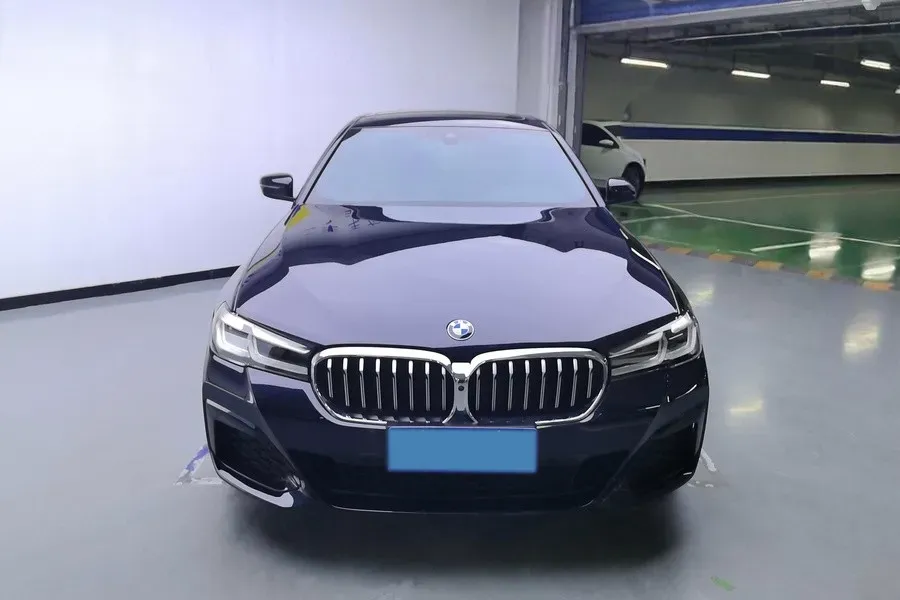 2022 BMW 5 Series 2.0T 252HP L4 8AT,autocango,china used car exporter,china ev exporter,chinese used car exporter,chinese used ev exporter