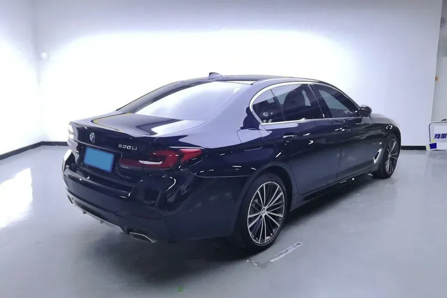 2022 BMW 5 Series 2.0T 252HP L4 8AT,autocango,china used car exporter,china ev exporter,chinese used car exporter,chinese used ev exporter