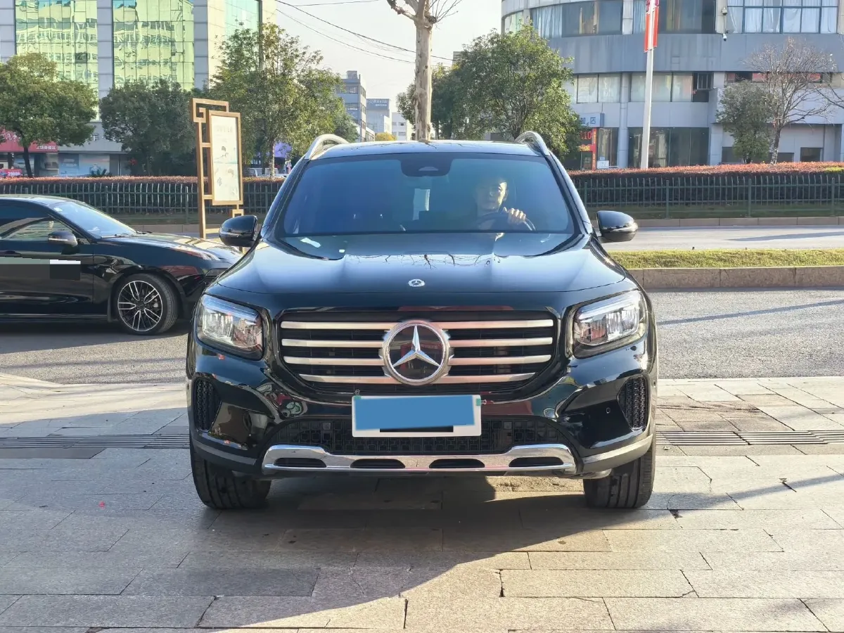 2025 Mercedes-Benz GLB Class 2.0T 190HP L4 8DCT,autocango,china used car exporter,china ev exporter,chinese used car exporter,chinese used ev exporter