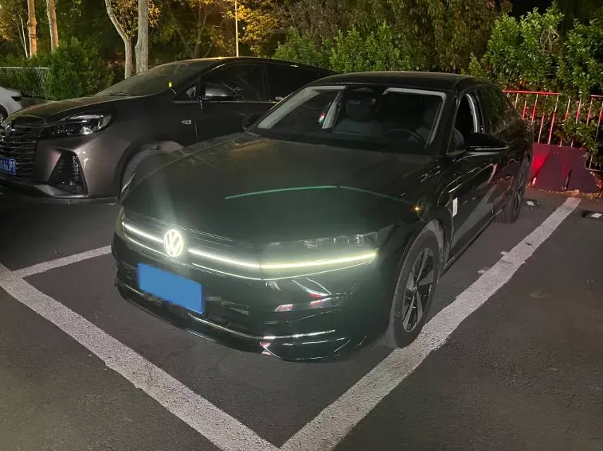 2024 Volkswagen Magotan 2.0T 220HP L4 7DCT,autocango,china used car exporter,china ev exporter,chinese used car exporter,chinese used ev exporter