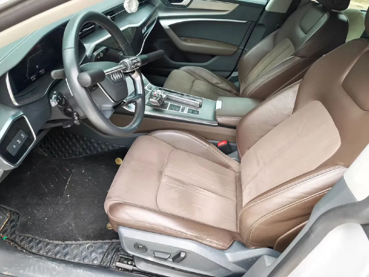 2022 Audi A7L 2.0T 245HP L4 7DCT,autocango,china used car exporter,china ev exporter,chinese used car exporter,chinese used ev exporter