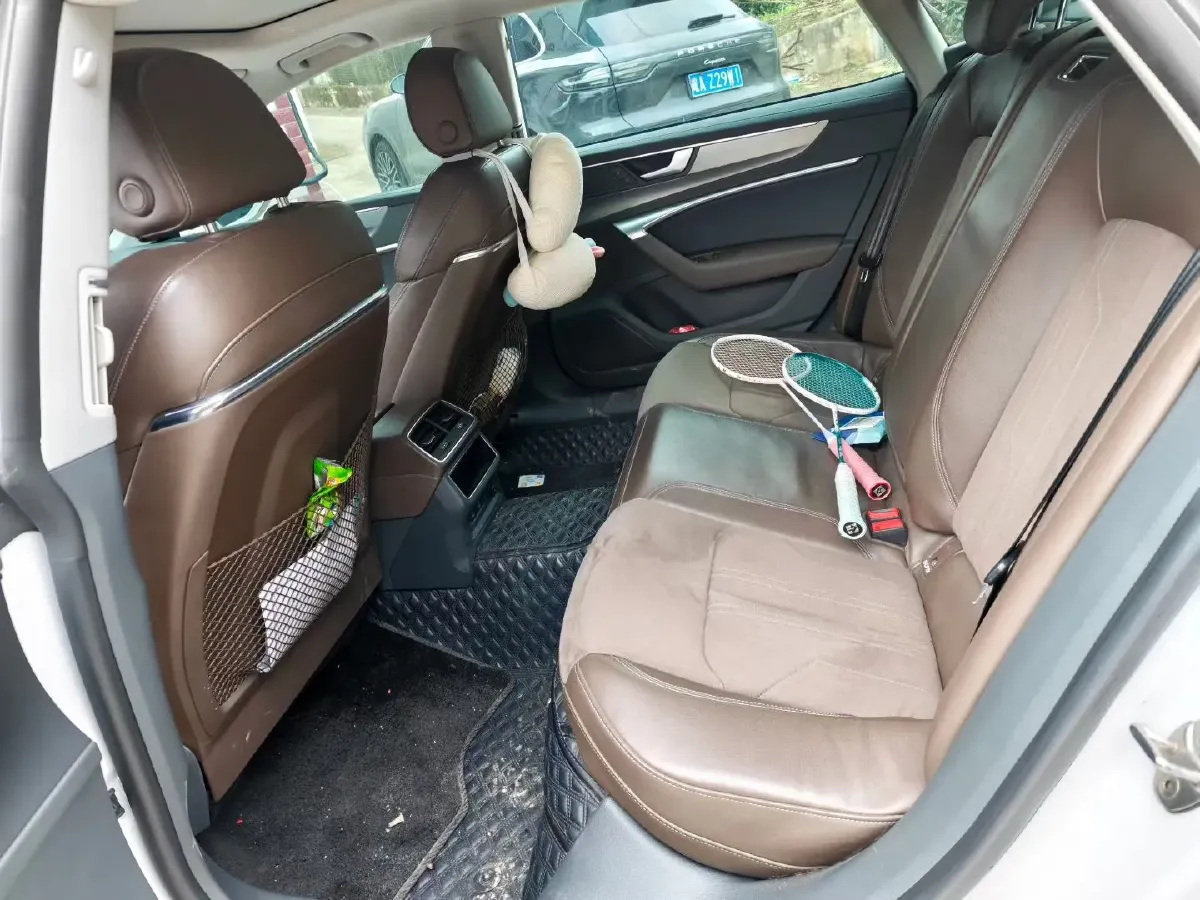 2022 Audi A7L 2.0T 245HP L4 7DCT,autocango,china used car exporter,china ev exporter,chinese used car exporter,chinese used ev exporter