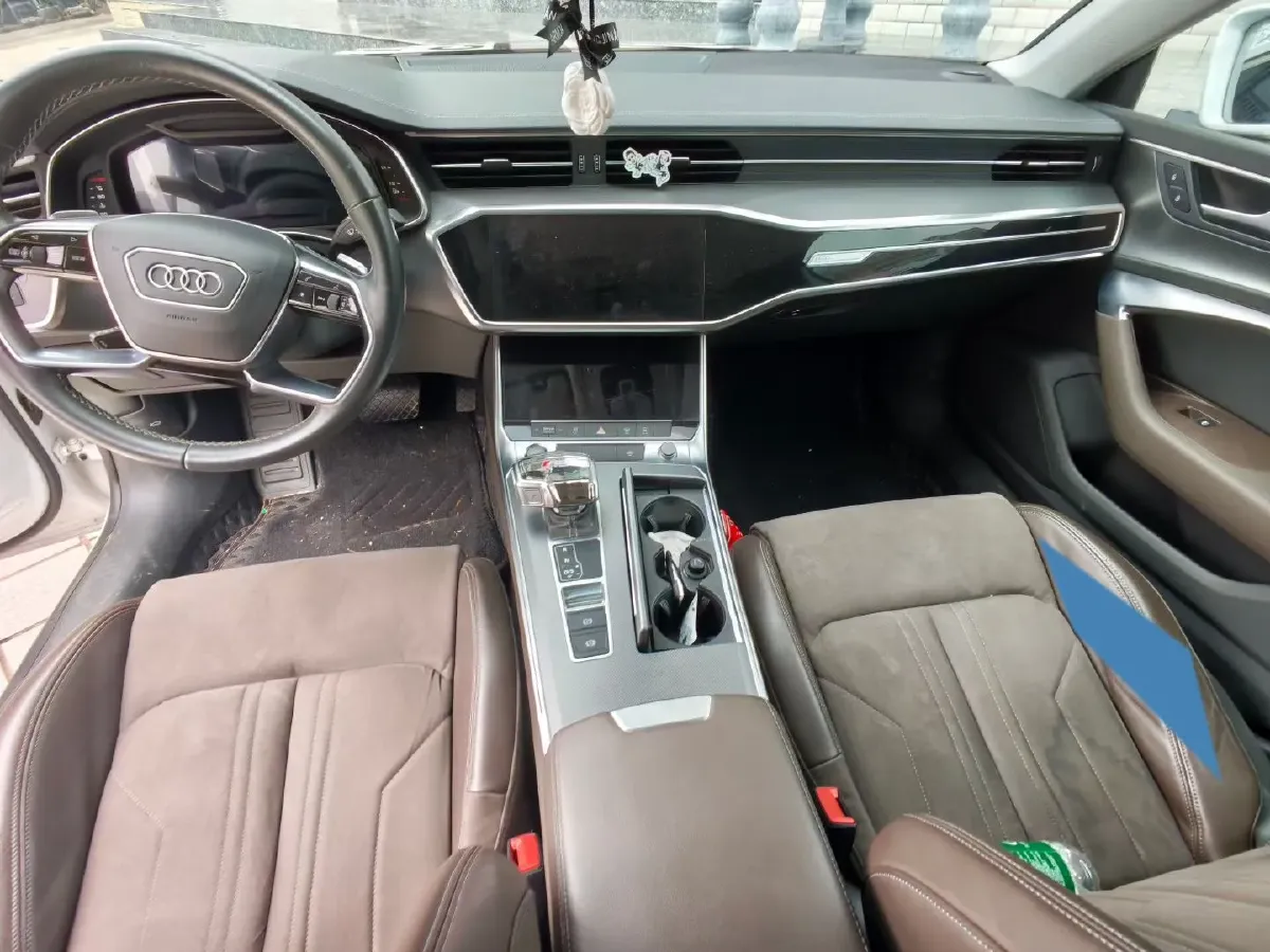 2022 Audi A7L 2.0T 245HP L4 7DCT,autocango,china used car exporter,china ev exporter,chinese used car exporter,chinese used ev exporter