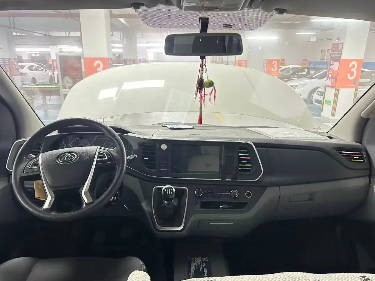 2023 MAXUS XinTu V80 2.0T 127HP L4 6MT,autocango,china used car exporter,china ev exporter,chinese used car exporter,chinese used ev exporter