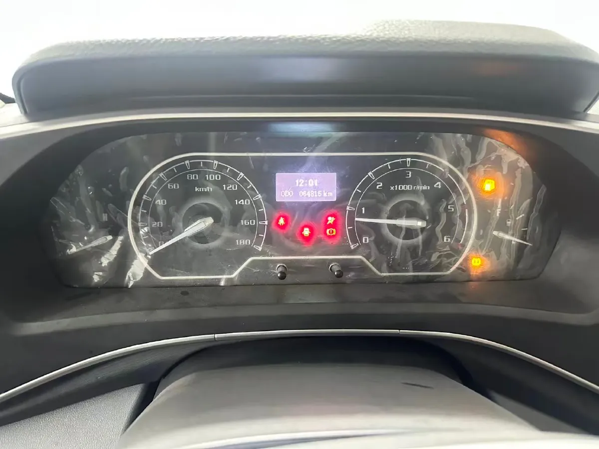 2023 MAXUS XinTu V80 2.0T 127HP L4 6MT,autocango,china used car exporter,china ev exporter,chinese used car exporter,chinese used ev exporter