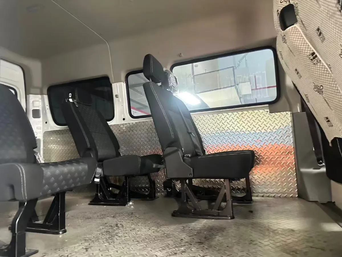 2023 MAXUS XinTu V80 2.0T 127HP L4 6MT,autocango,china used car exporter,china ev exporter,chinese used car exporter,chinese used ev exporter