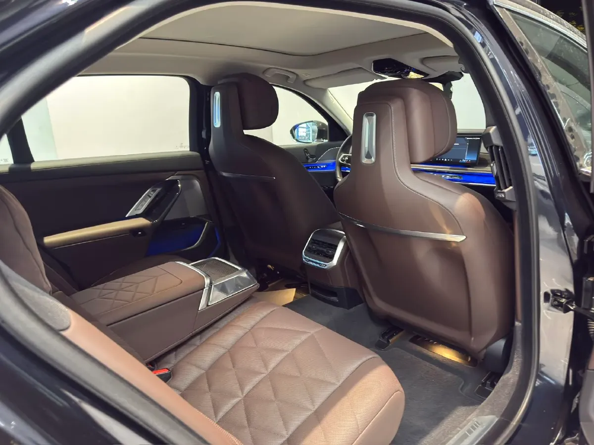 2023 BMW 7 Series 3.0T 272HP L6 8AT,autocango,china used car exporter,china ev exporter,chinese used car exporter,chinese used ev exporter