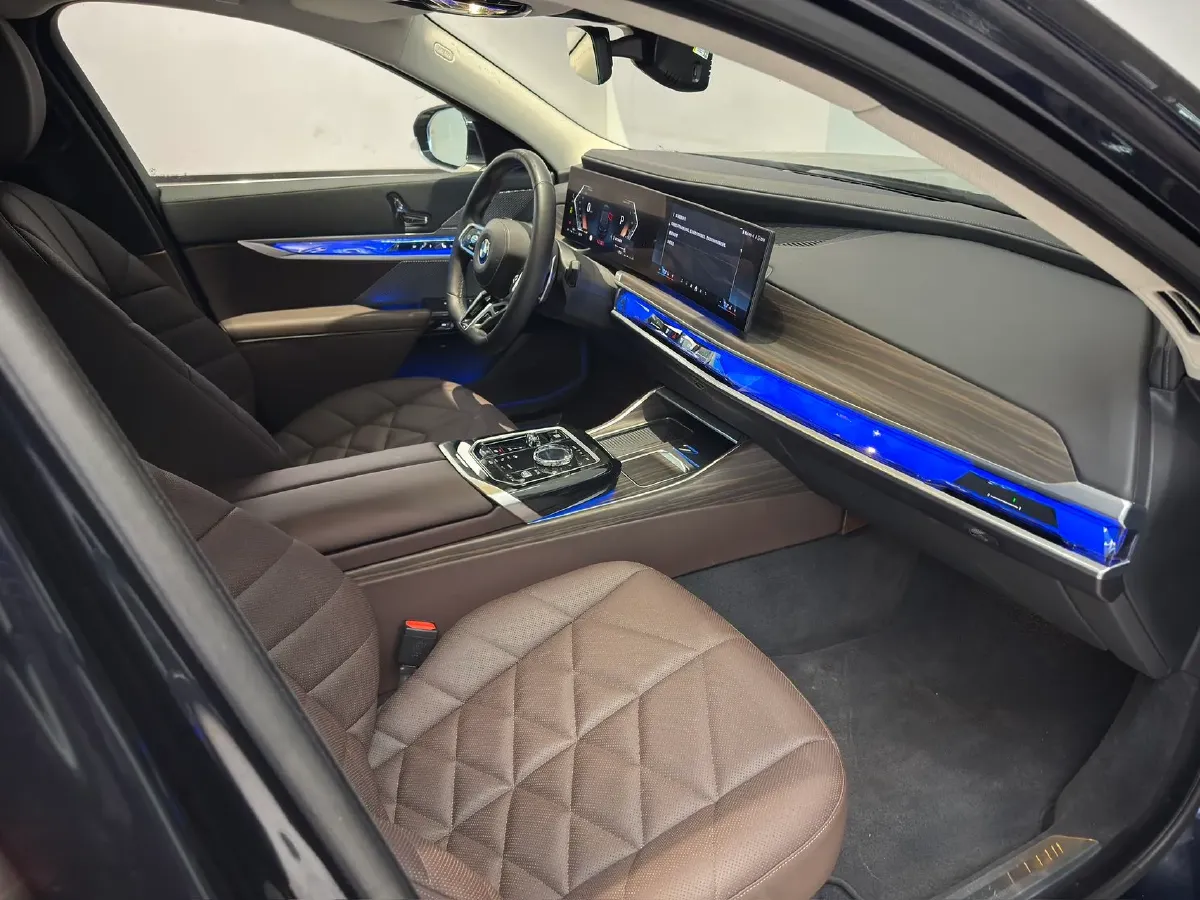 2023 BMW 7 Series 3.0T 272HP L6 8AT,autocango,china used car exporter,china ev exporter,chinese used car exporter,chinese used ev exporter