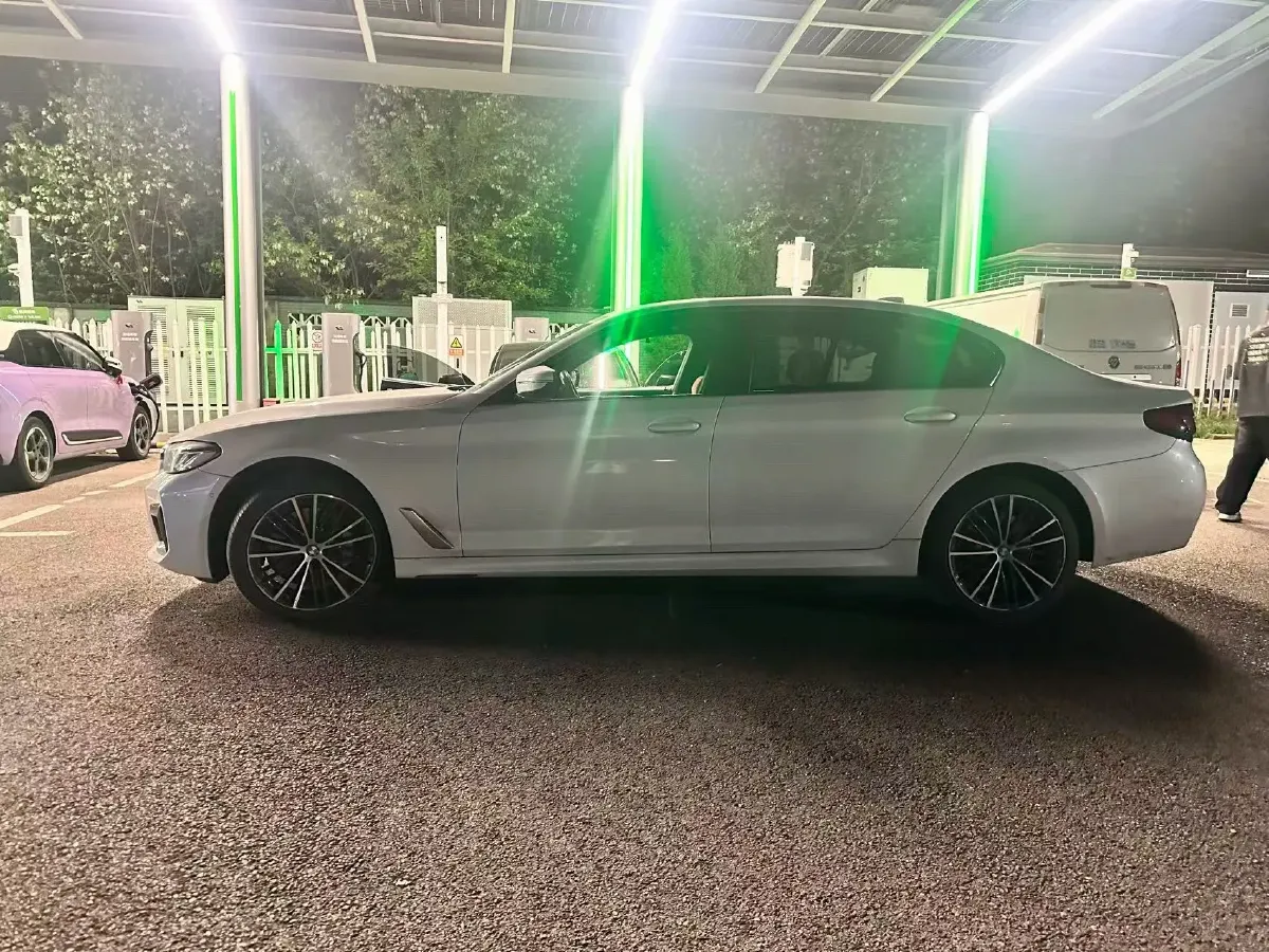 2022 BMW 5 Series 2.0T 252HP L4 8AT,autocango,china used car exporter,china ev exporter,chinese used car exporter,chinese used ev exporter